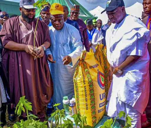 Governor Bago Directs Release of ₦900m Counterpart Fund for Niger ACReSAL World Bank Assisted Project, Flag-off Distribution of Farm Inputs to 640 Farmers