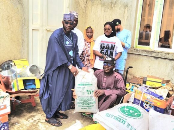 Niger ACReSAL Distributes Farm Inputs to Farmers’ Cooperatives in the State.